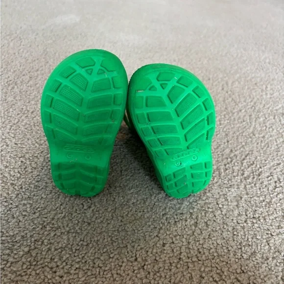 CROCS Kids Vibrant Green Rain Boots - Picture 4 of 4